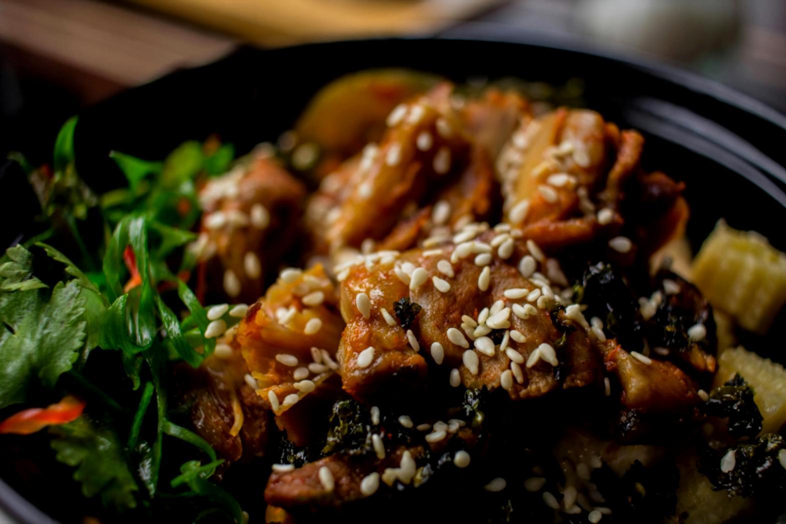 Frisch zubereitete Buffetplatten mit regionalen Zutaten